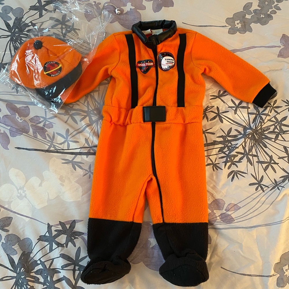 6-9m astronaut costume!